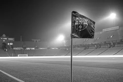  لائحة "القوة القاهرة".. لماذا تم تأجيل مباراة برشلونة وأوساسونا؟